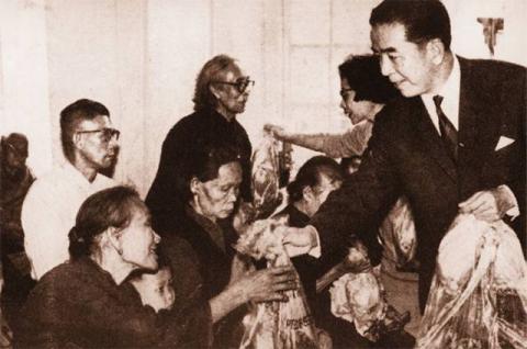 Sir Pao Yue-Kong distributing Chinese New Year gifts to senior citizens at the Family Welfare Centre in the Western District, Hong Kong Island, 1962.