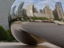 The Bean sculpture reflecting Chicago buildings